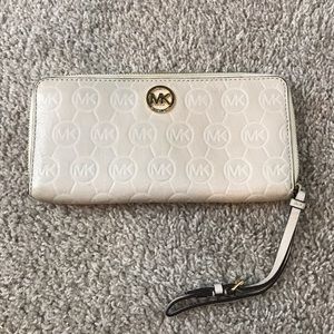 Micheal Kors wallet/wristlet